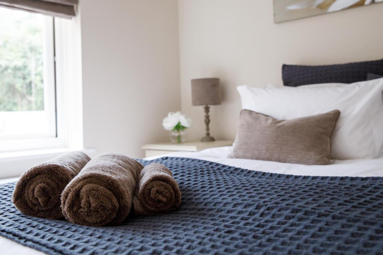 'Orchard Croft Lodge - Chichester', Book-Direct, New Home 1,367 Sq' Ft' , Can Sleep 8 On Request , Split & Link 'Super King' Size Beds, Free Wi-Fi, Sky Tv & Sky Sports, 9 - Minutes From West Wittering Beach, Very Quiet Location, Dog Friendly Екстер'єр фото
